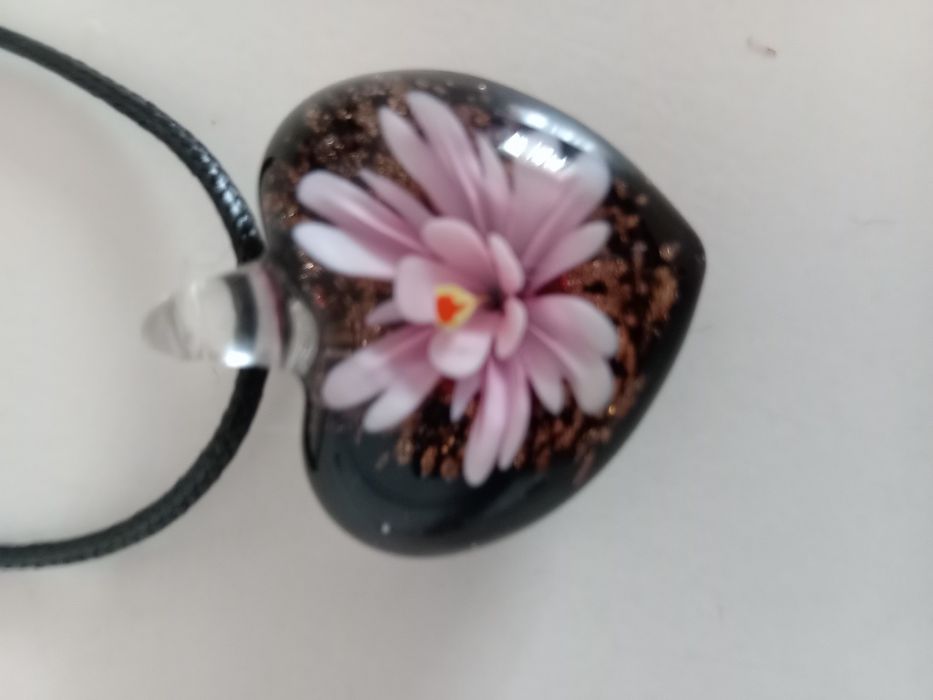 Кулон аригинальный, модный, продаю.