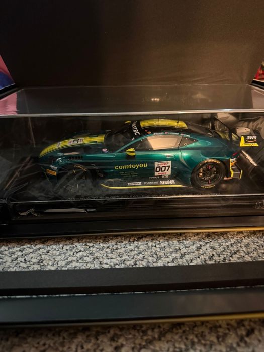 Macheta 1:18 Aston Martin