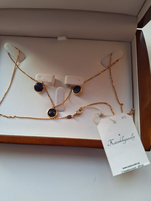 Колье золотое с сапфирами