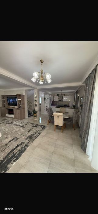 Vila cu 4 camere, zona centrală
