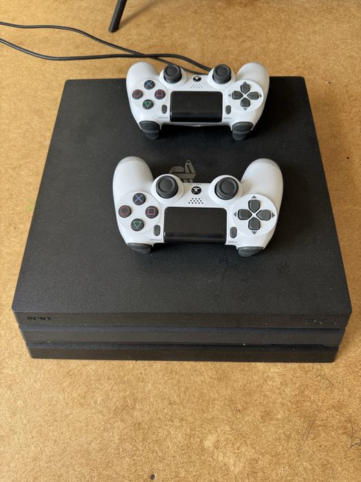 Playstation 4 pro сатылады.