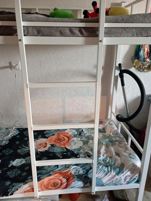 Продаю кровать двухъярусная
