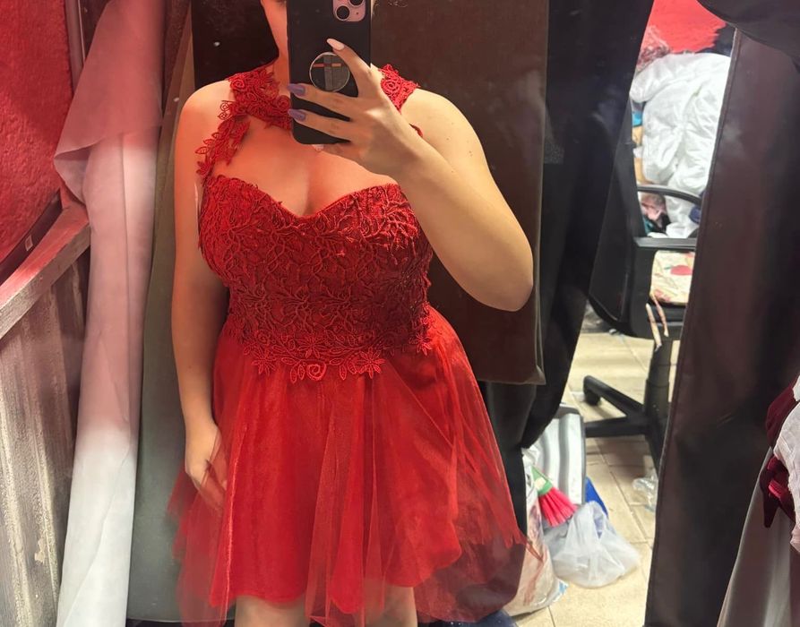 Бална дантелена червена рокля