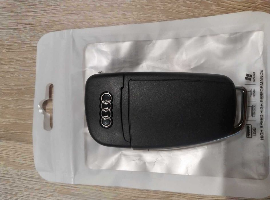 флашка с форма на авто ключ, флаш памет с USB 2.0, банкова карта 32 GB