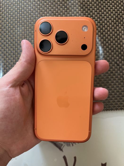 Продам айфон 17 про