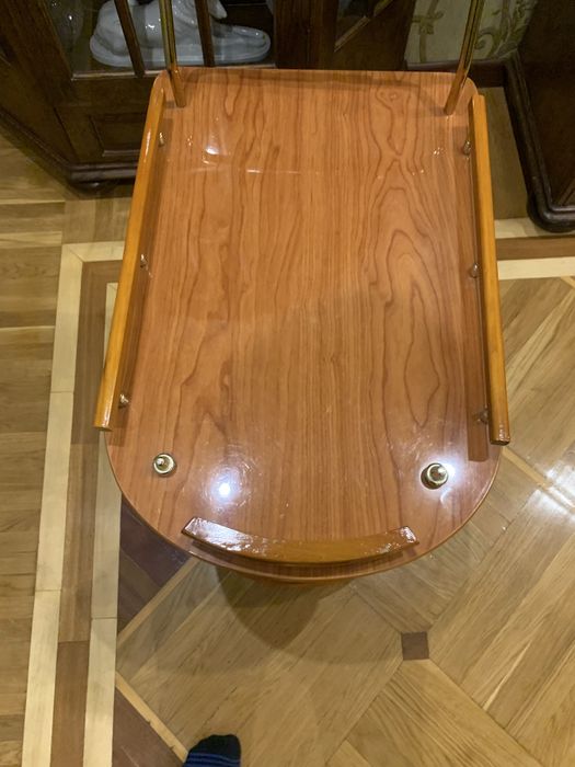 сервировочный столик