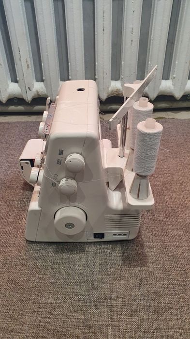 Машинка оверлок.