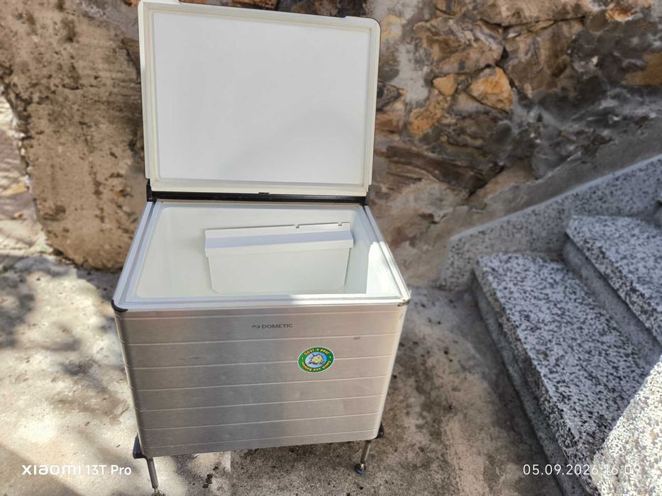 Продавам хладилник DOMETIK  40 l 12v 220v и газ