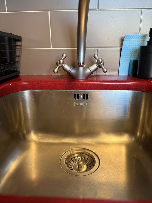 Продавам кухня напълно оборудвана