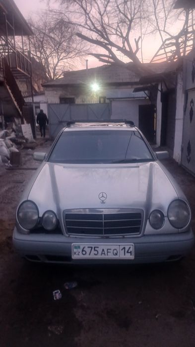 Продам мэрс 210 на 111 маторе