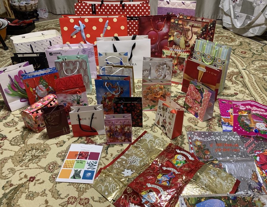 Подарочные пакеты, коробки разные