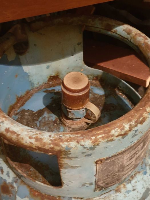Продавам 5 бр. използвани газови бутилки