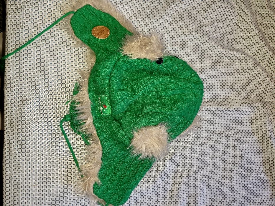 Продавам шапка Haineken