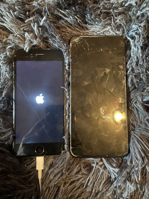 Vând două telefoane pentru piese