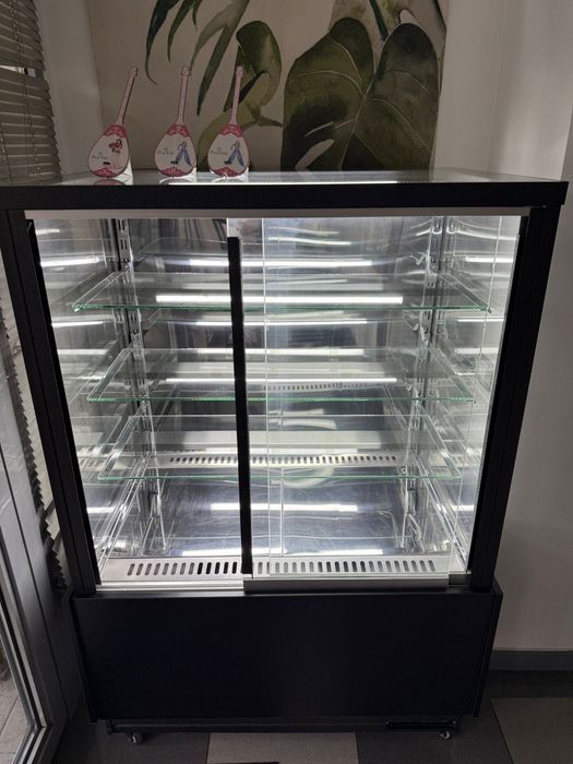 Витринный холодильник