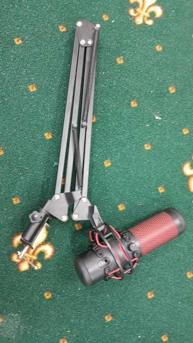 Микрофон HyperX.