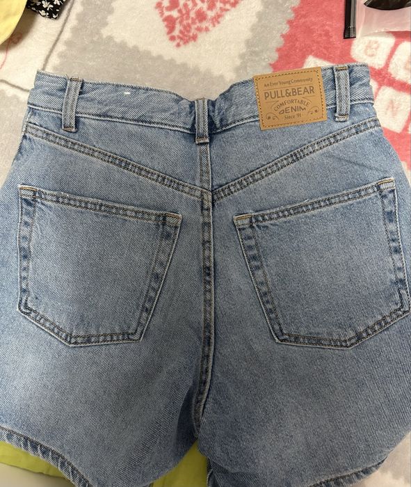 Pantaloni scurti Pull&Bear de blugi