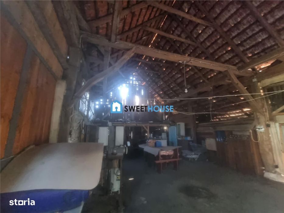 Casa de vanzare in Mandra  Spatiu generos si anexe
