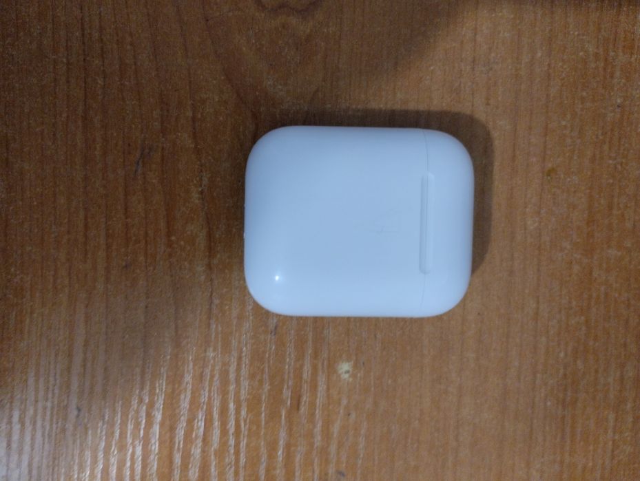 Airpods 2 поколений