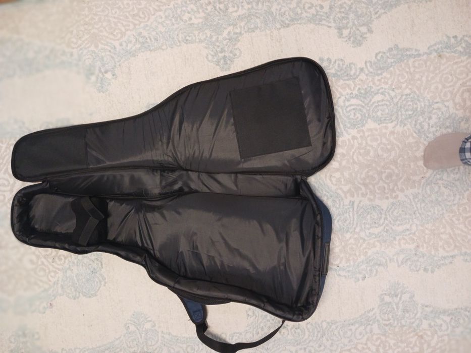 Продам чехол на электро гитару