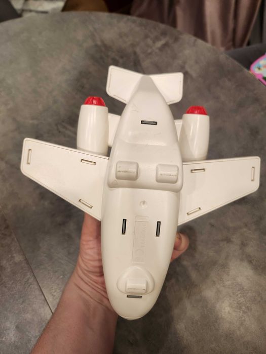 Игрушечный самолёт