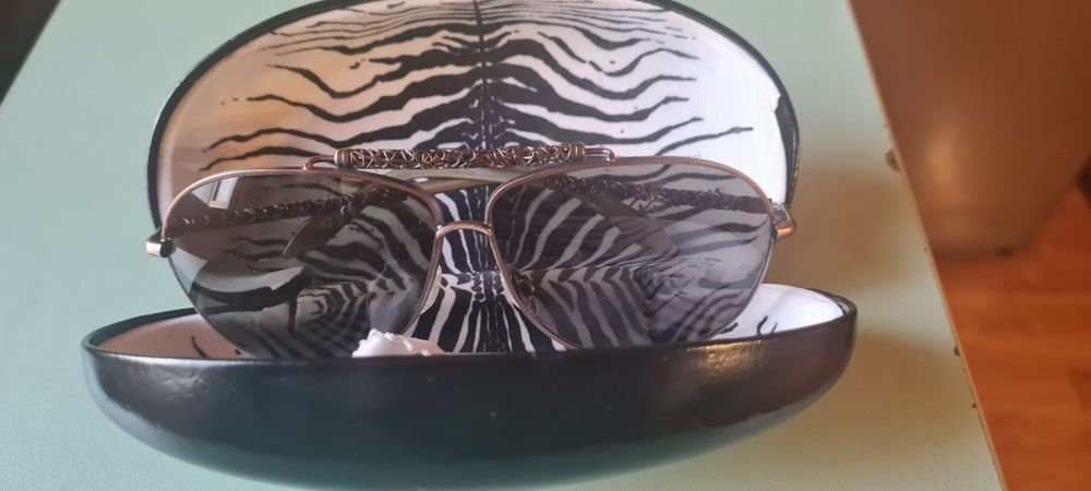 Roberto Cavalli оригинални слънчеви очила с твърд калъф и кърпичка