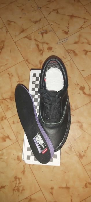 Продавам мъжки кецове Vans Skate Era с POP Cushion подметка. Номер 41, цвят черни. Състояние 9.5 от 10 вървят