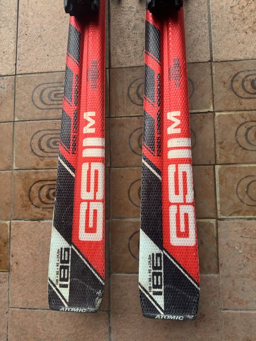 Atomic-ски и автомати и обувки подарък