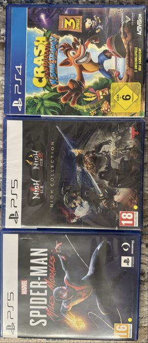 PlayStation 5 (PS5) + 3 контролера + 3 игри – Отлично състояние