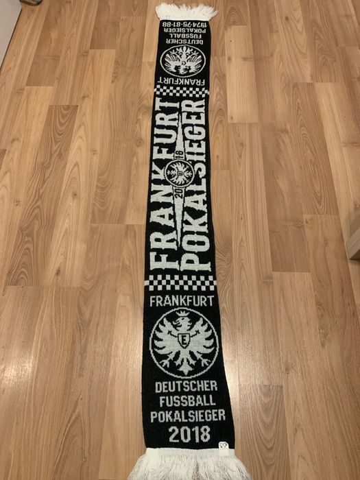 Лимитиран Фенски зимен шал на Айнтрахт Франкфурт