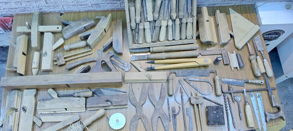 Инструменты для плотника и столяра по работе с деревом