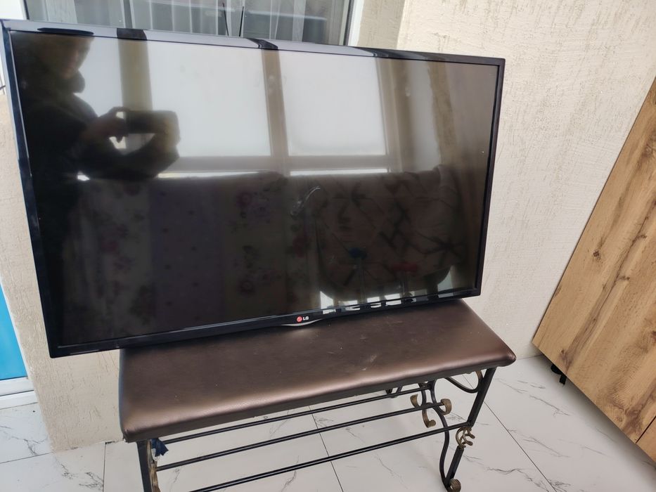 Телевизор     LG 107 диагональ