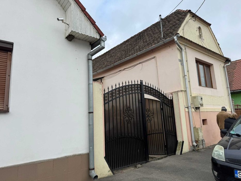 Casa cu curte si gradina in Cristian