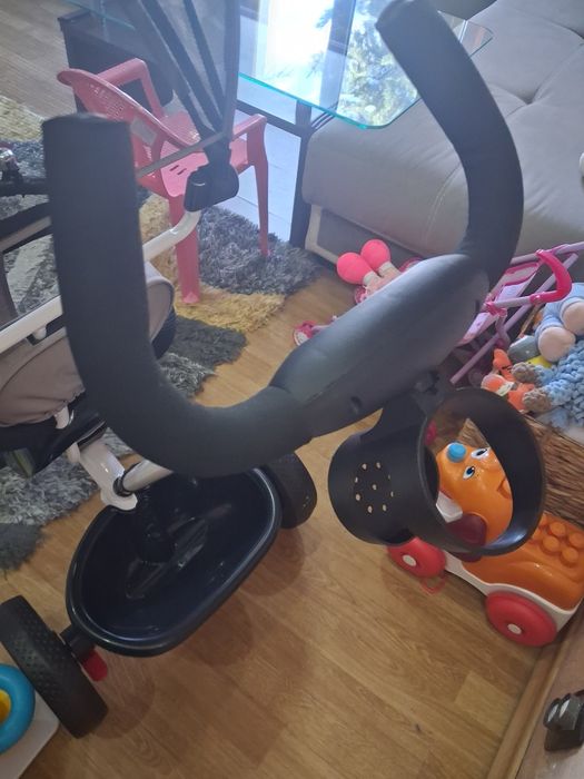 Чисто нова триколка