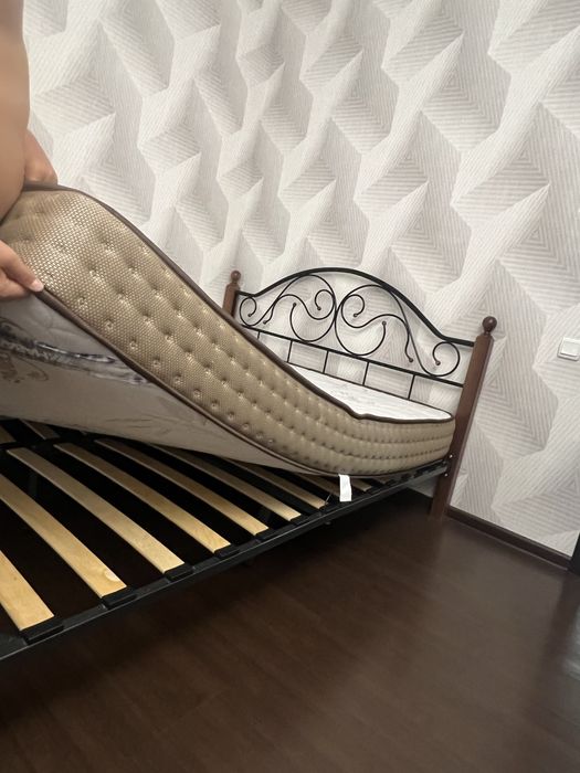 Двухспальная кровать