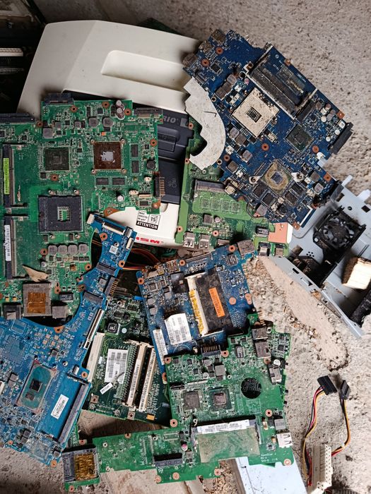 Vind plăci PC vechi