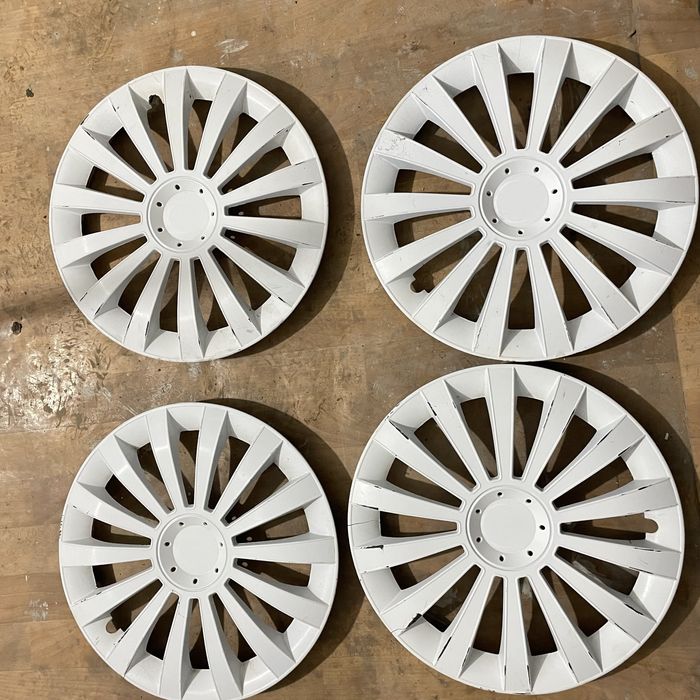 Колпаки на авто радиус 15 комплект