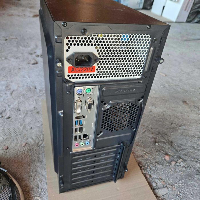 Продавам Компютър