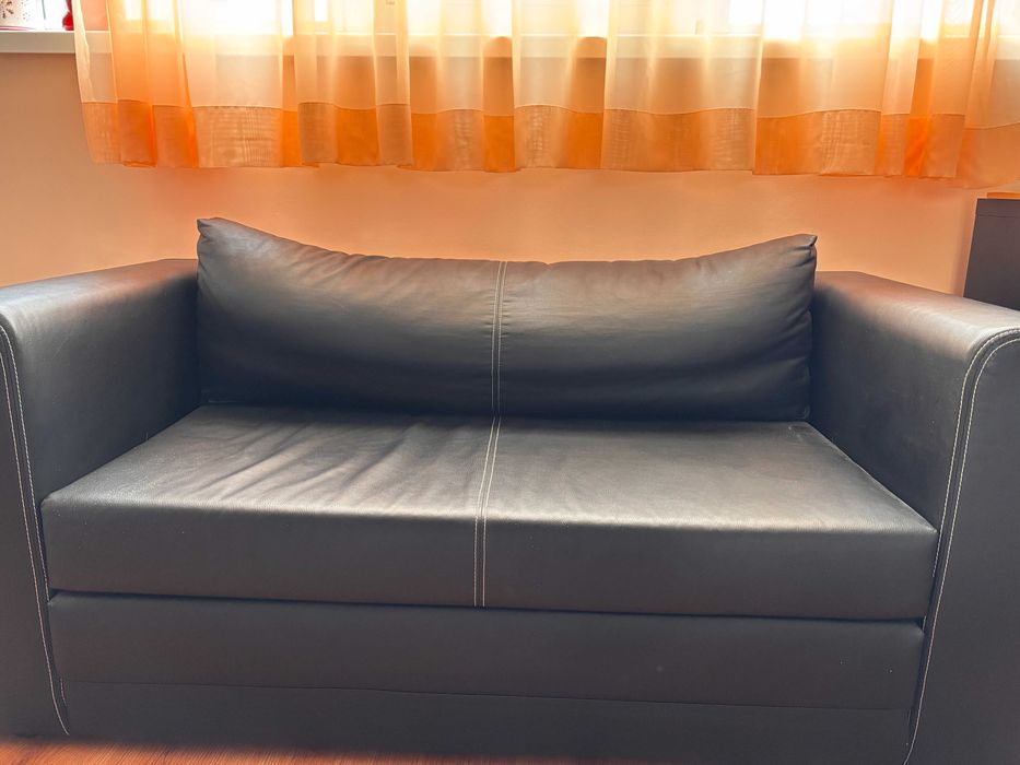 Диван двойка с функция сън,изкуствена кожа