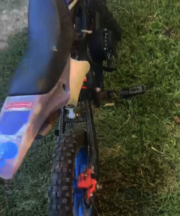 Vind mini cross porneste dar nu are demaro i cade lantul il 250lei neg