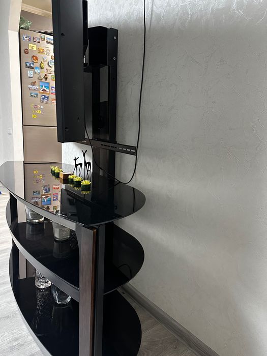 Продам тумбу под телевизор