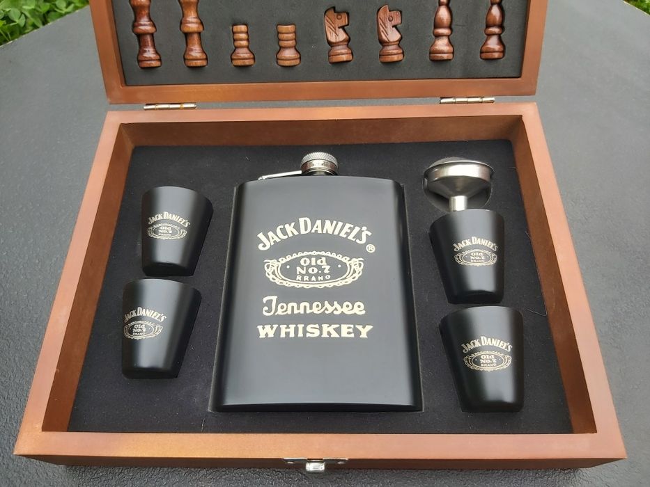 Стилен подаръчен комплект ШАХ Jack Daniel's 2 модела