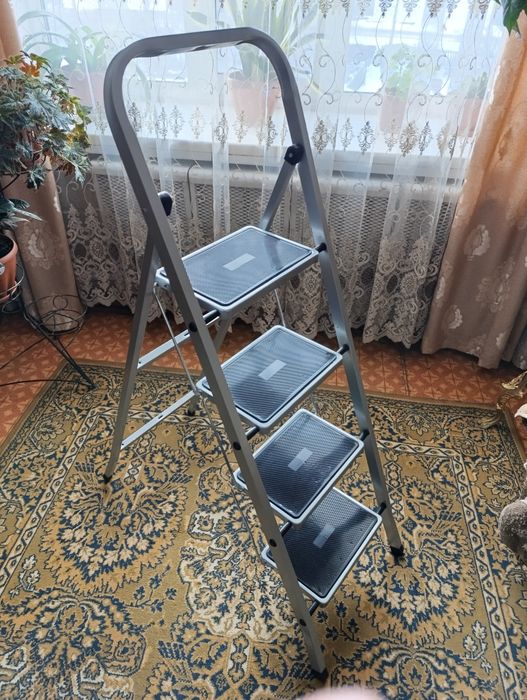 Стремянка для дома для дачи