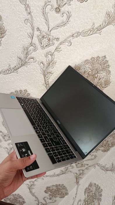 Noutbuk acer yangi