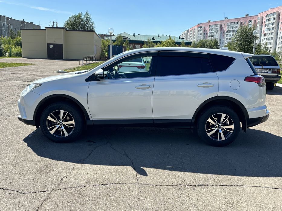 Продам Toyota Rav4 2017 года