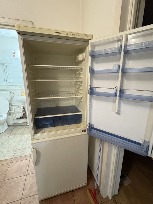 Vand combina frigorifica Gorenje, functionala