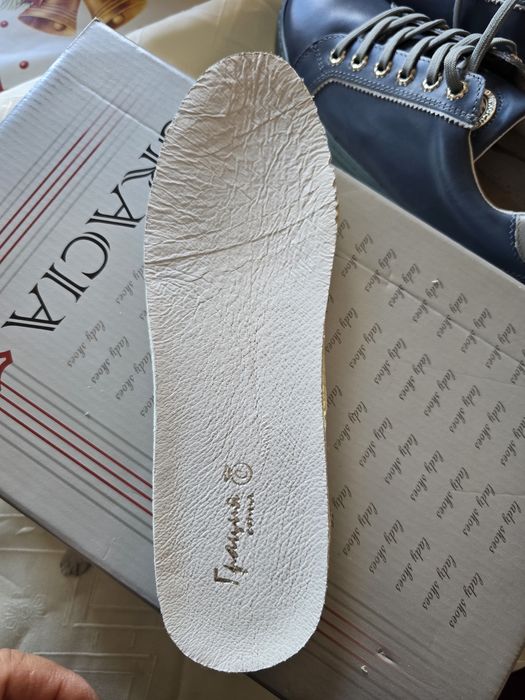 нови обувки с мека стелка 38 номера