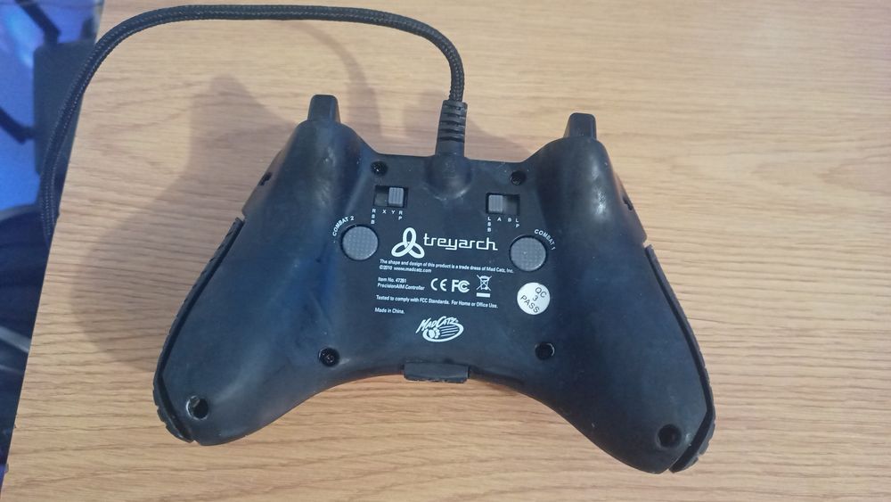 Controller cu fir Mad Catz Call of Duty: Black Ops