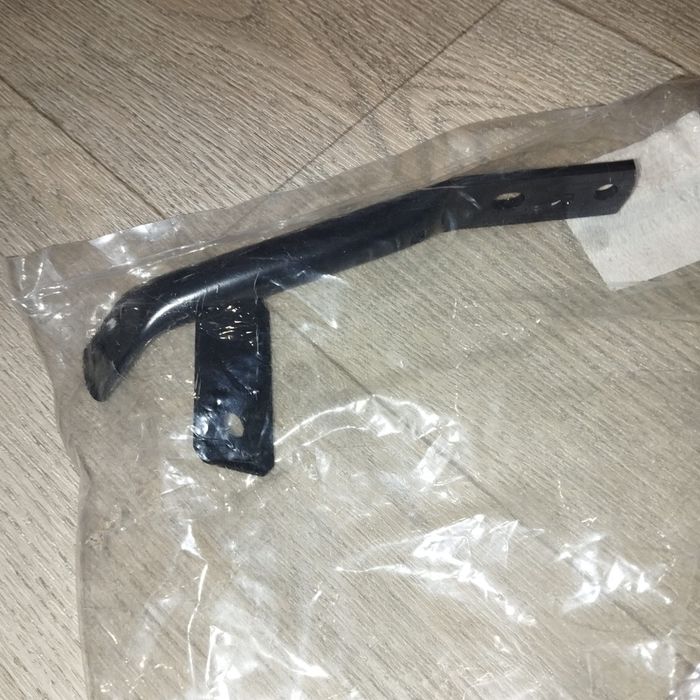 Кронштейн на бампер и лонжерон