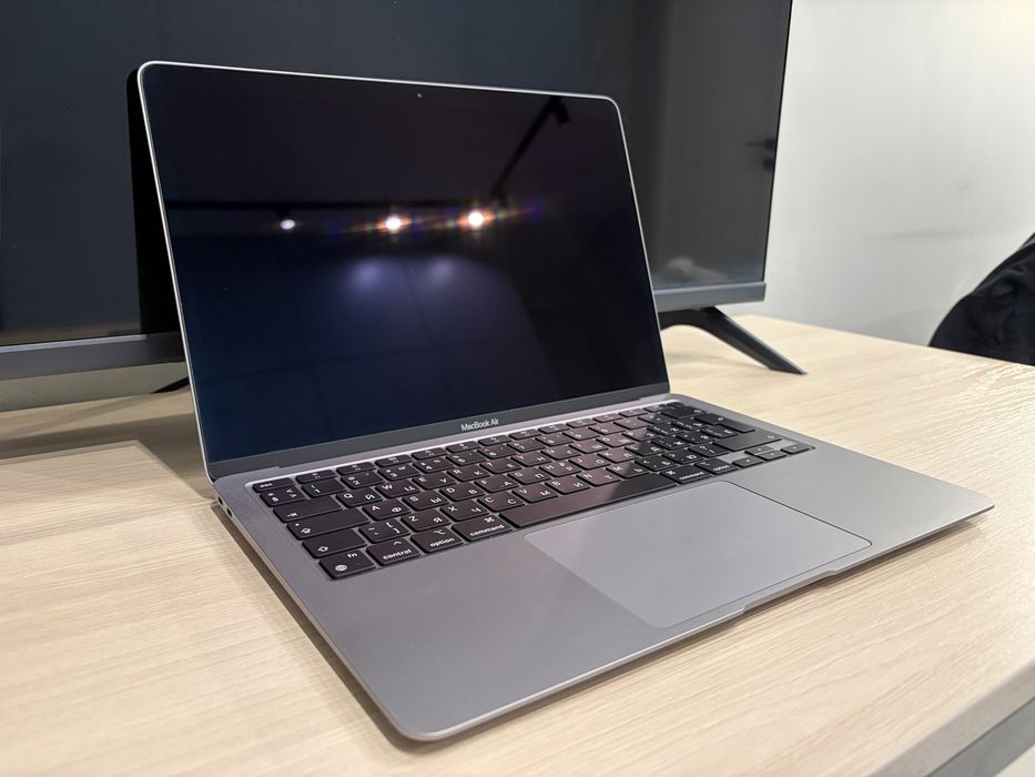 MacBook M1 2020 8/256